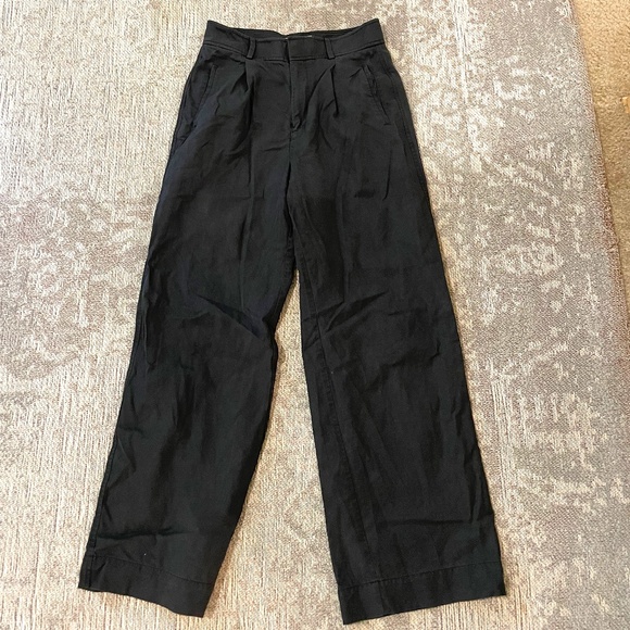 Everlane The Draper Pleated Pant in Buttersmooth (Regular) - Black Size 6 - Picture 2 of 4